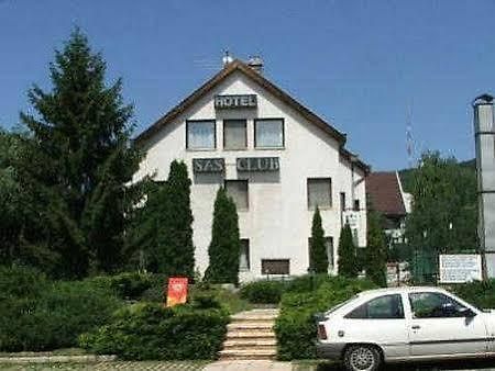 Sas Club Hotel Будапеща Екстериор снимка