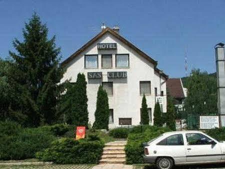 Sas Club Hotel Будапеща Екстериор снимка